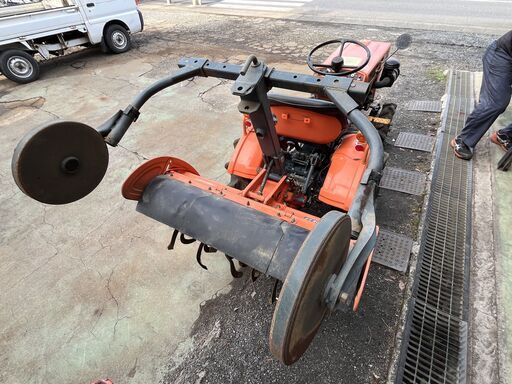 納屋保管で買換えの下取りで農機具店委託品 引取限定 9.5馬力 クボタ　4WD ディーゼル トラクタ ブルトラ B5001 　使用65