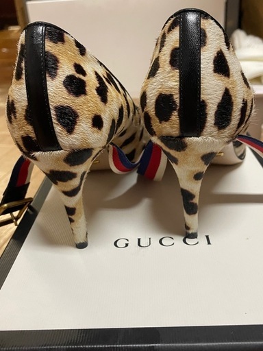 GUCCIヒョウ柄パンプス