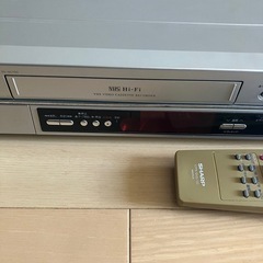 シャープVHS DVD 一体型プレーヤーリモコン付きの画像