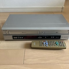 シャープVHS DVD 一体型プレーヤーリモコン付きの画像