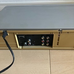 シャープVHS DVD 一体型プレーヤーリモコン付きの画像