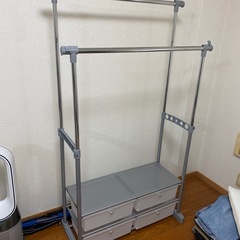 収納付きハンガーラックの画像