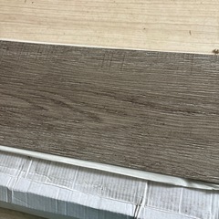 貼り付けタイプの床材ですの画像