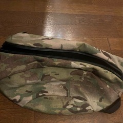 迷彩　ショルダーバッグ　リュック　カバン