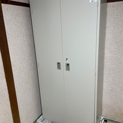 スチール書庫 鍵付きの画像