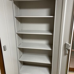 スチール書庫 鍵付きの画像