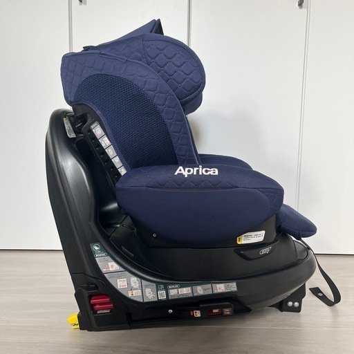 チャイルドシート　　新生児から4才向け　アップリカ