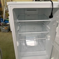 ①ノンフロン冷蔵庫（REFAGE、2024年製、YRZ -F15Lw