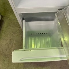 ①ノンフロン冷蔵庫（REFAGE、2024年製、YRZ -F15Lw