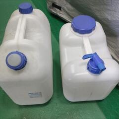 ポリタンク  (水汲みに使用)