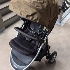 Aprica 3輪ベビーカー　スムーヴ