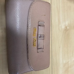 MIU MIUの三つ折り財布の画像