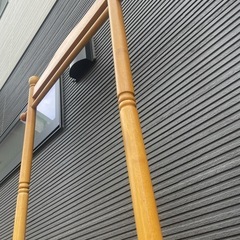 衣類かけ・木製ハンガーラックの画像