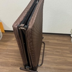 折り畳みベッドの画像