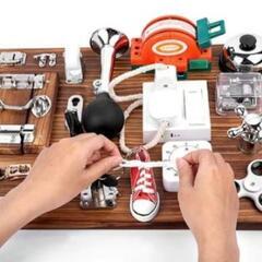幼児忙しいボード 木製 おもちゃ ビジーボード モンテッソーリ ...