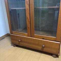 アンティーク風キャビネットの画像