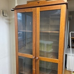 アンティーク風キャビネットの画像