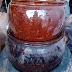 陶器製の瓶３つ