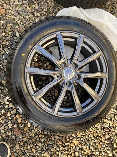 （話合い中）スタッドレスタイヤホイールセット　215/55R17