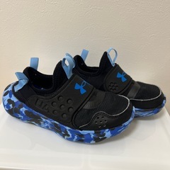 UNDER ARMOUR kidsスニーカーの画像