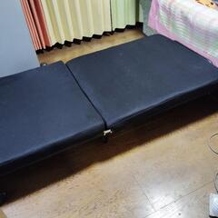 無料です！アイリス折りたたみパイプベッド