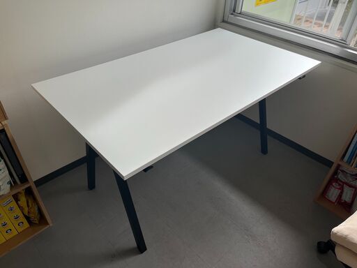 【ほぼ新品・8割引】IKEA（イケア）TROTTEN（トロッテン）デスク　ホワイト/チャコール　140x80cm