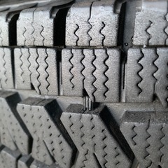アルミホイール!/タイヤ付4本セット195/80R15LT/2022年製 ブリヂストン ブリザック VL10スタッドレスタイヤ/6穴/ハイエース・キャラバン・NV350他の画像