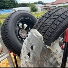 車のタイヤ　4本ホイール付き