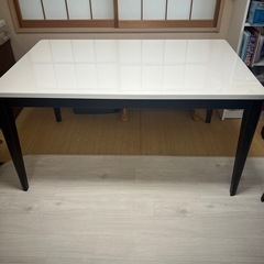ダイニングテーブル