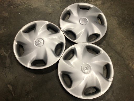 トヨタ純正ホイールキャップ　15インチ3枚