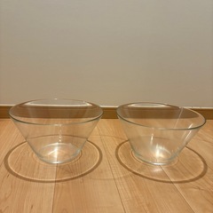 無料　IKEAの大きめガラスボール皿2つ