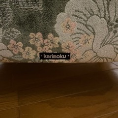 定価¥103,840 カリモク　肘掛椅子　	金華山織布地　コサージュ・グリーン　家具 ソファ 1人用ソファの画像