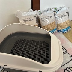 ペティオの猫用トイレ + 未開封猫砂6袋