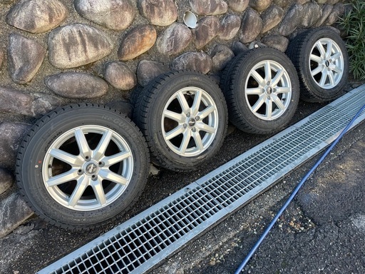 【ホンダ・フリード】 
YOKOHAMA スタッドレスタイヤ 15インチ 185/65R15