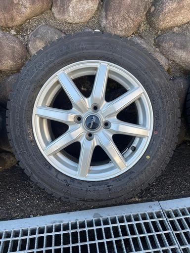 【ホンダ・フリード】 
YOKOHAMA スタッドレスタイヤ 15インチ 185/65R15
