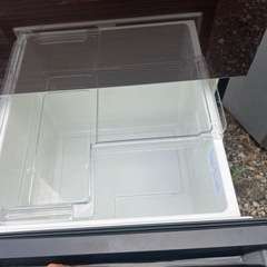 福岡市内配送無料　保証あり 2019年製 ハイセンス 冷蔵庫 幅55cm 282L ダークブラウン HR-G2801BR 3ドア 右開き 真ん中野菜室 自動霜取り ガラスドアの画像