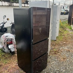 福岡市内配送無料　保証あり 2019年製 ハイセンス 冷蔵庫 幅55cm 282L ダークブラウン HR-G2801BR 3ドア 右開き 真ん中野菜室 自動霜取り ガラスドアの画像