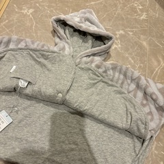 新品リバーシブルポンチョ60-80の画像