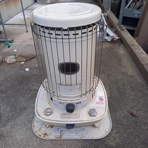福岡県宗像市ジャンクコロナ 石油ストーブ KCL-6619 ホワイト 木造17畳　2019年