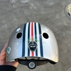ヘルメット　スケートボード　自転車用の画像
