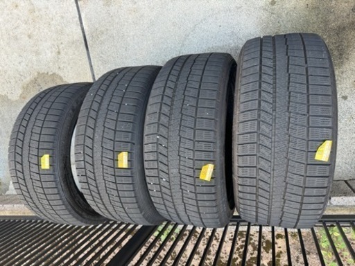 スタッドレスタイヤ　国産　235/45R18 ダンロップ　4本