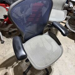 醜いアーロンチェア Herman Miller Aeron Chair