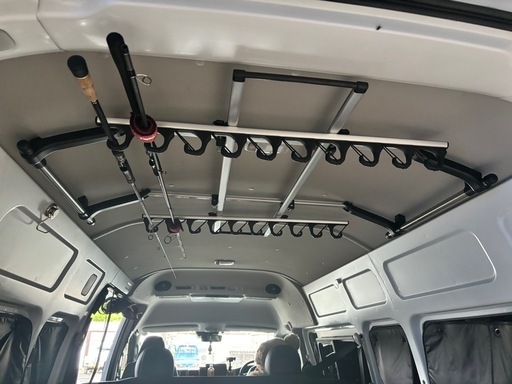 ハイエース　カーメイトロッドホルダー