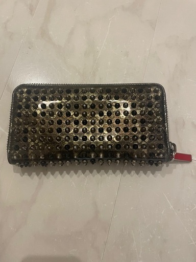 美品！クリスチャンルブタン長財布
