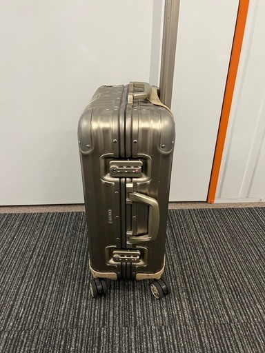 リモワスーツケース中古　機内持ち込みサイズ　