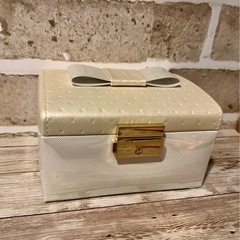 未使用品　ジュエリーボックス　アフタヌーンティー　ホワイト