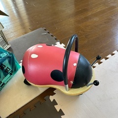 てんとう虫　木製　乗り物