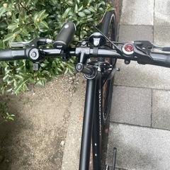 🔶新車🔶ブリヂストン　クロスバイク　150㎝～　鍵、ライト付き✨　3年間盗難補償付き✨　外装6段変速　BAA(安全基準適合車)　ローラーブレーキ　マットブラック　点検調整永久無料✨　西宮市　自転車の画像