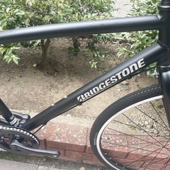 🔶新車🔶ブリヂストン　クロスバイク　150㎝～　鍵、ライト付き✨　3年間盗難補償付き✨　外装6段変速　BAA(安全基準適合車)　ローラーブレーキ　マットブラック　点検調整永久無料✨　西宮市　自転車の画像