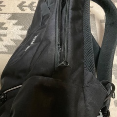 mont-bell OWL PACK ジャンク品　パーツ取り用　(本体右側ファスナー故障品のため)の画像
